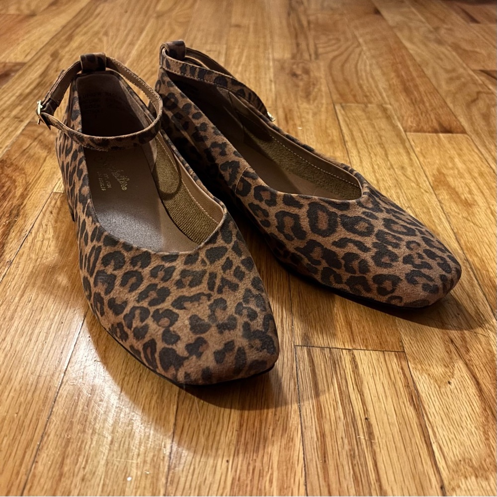 Seychelles Pumpkin Ankle Strap Flats in Leopard
